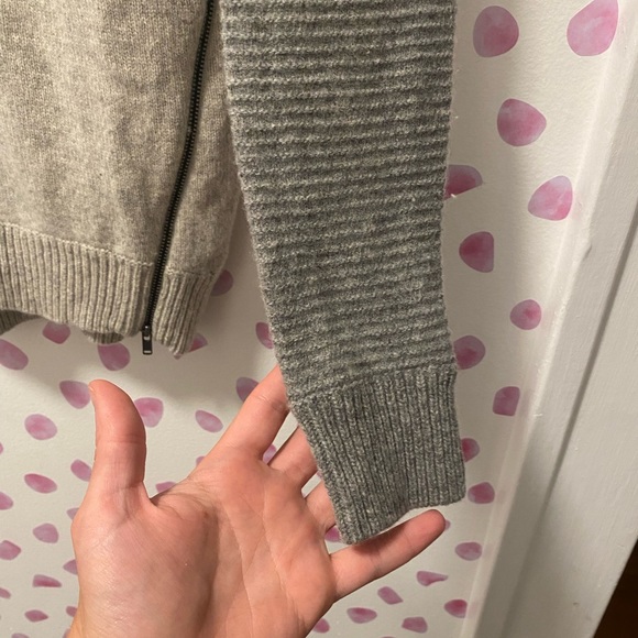 J Crew Womens 100% Wool Two Toned Gray Crew Neck Sweater with Side Zippers XS - Picture 6 of 6
